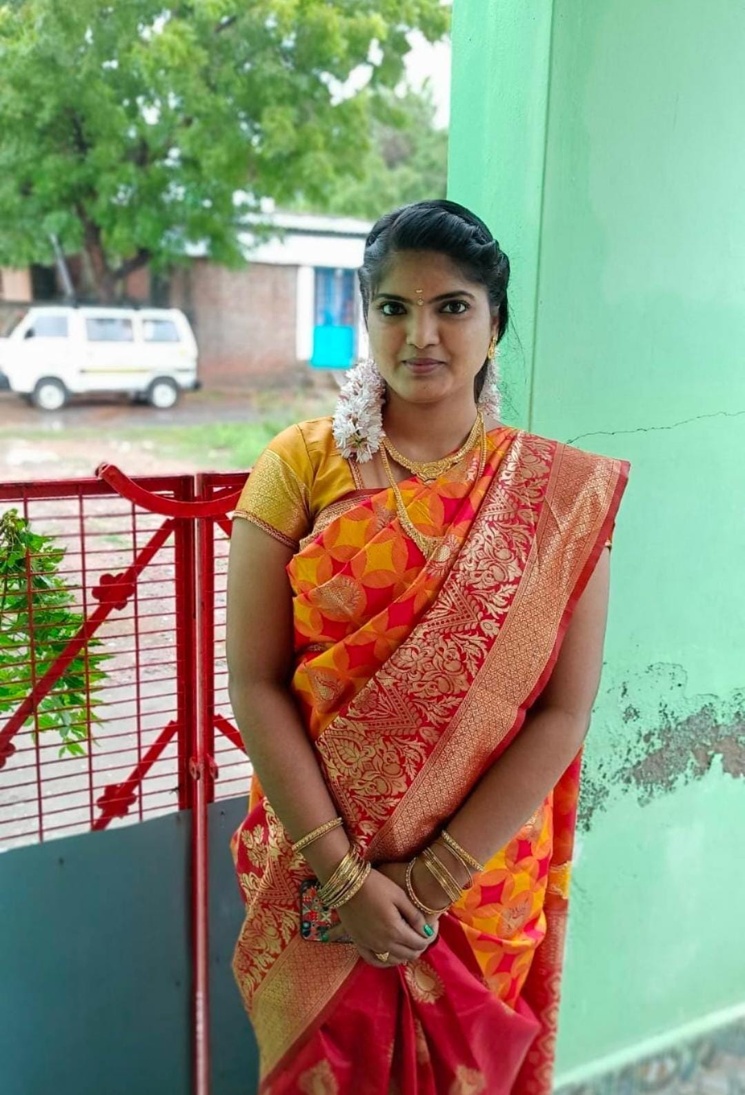 பூர்ண பிரியா 
